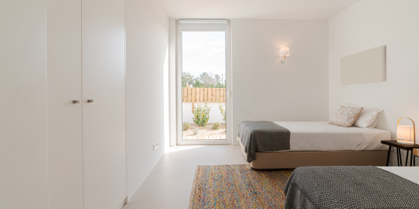 Comprar / Vender Casas Unifamiliares y Chalets en Alicante · con Mobiliario y Carpintería a Medida