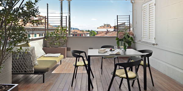 Comprar / Vender Pisos y Plantas Bajas en Teulada · con Terraza